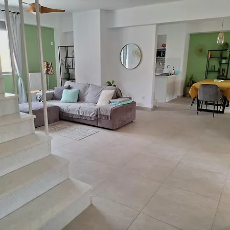 Marina's Maisonette - 140sqm Central Apartment