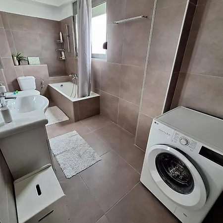 Marina's Maisonette - 140sqm Central Apartment *