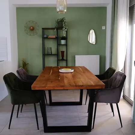 Marina's Maisonette - 140sqm Central *