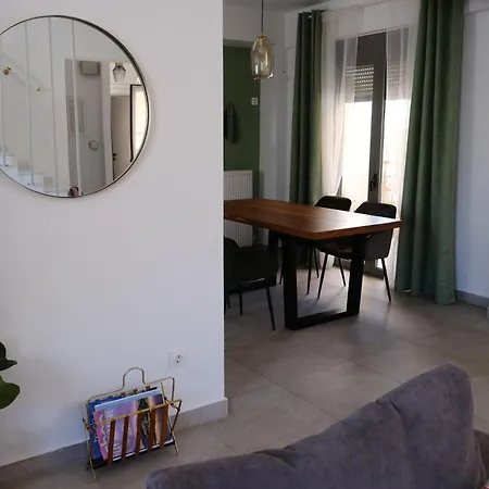 Marina's Maisonette - 140sqm Central